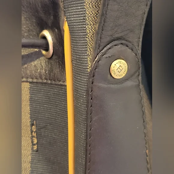 AUTHENTIC FENDI Pequin BUCKET BAG - Picture 6 of 16